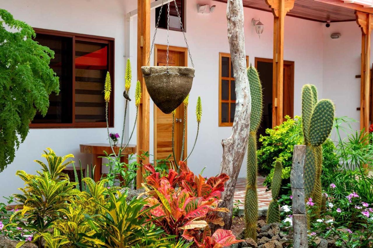 Plaza Luna Suites Puerto Ayora  Exterior foto