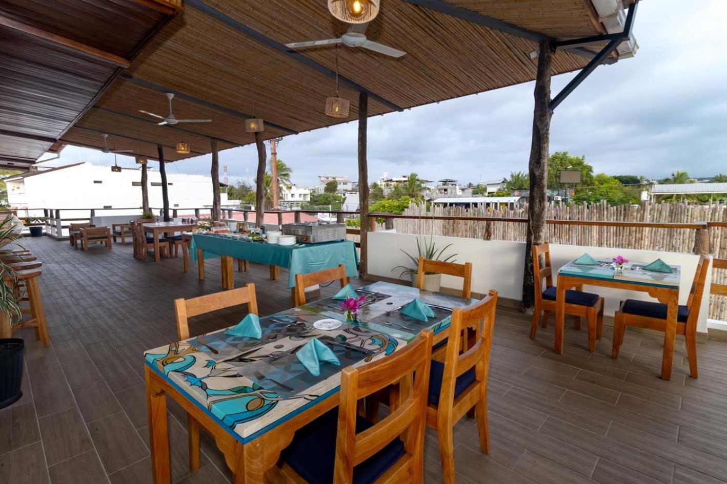 Plaza Luna Suites Puerto Ayora  Exterior foto